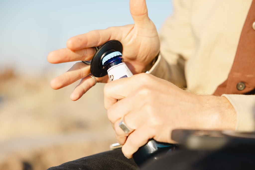 Магнитное кольцо для переноски / подставка / открывалка Quad Lock MAG Phone Ring/Stand and Bottle Op