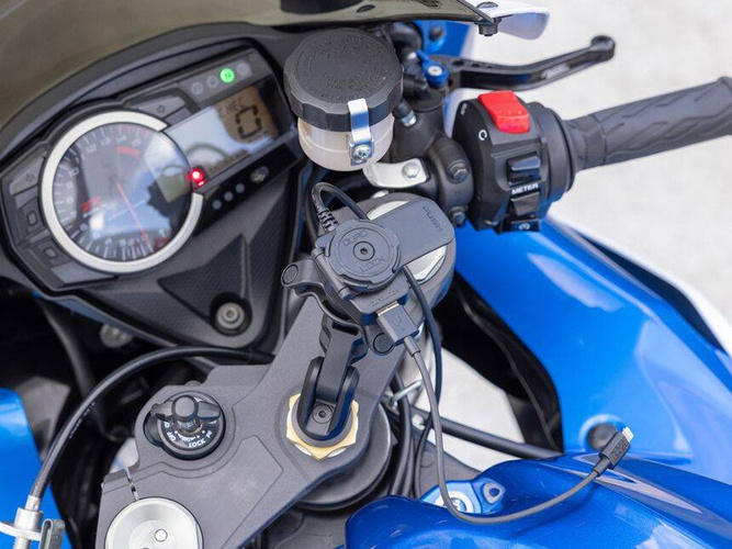 USB розетка c креплением Quad Lock® Motorcycle USB Charger