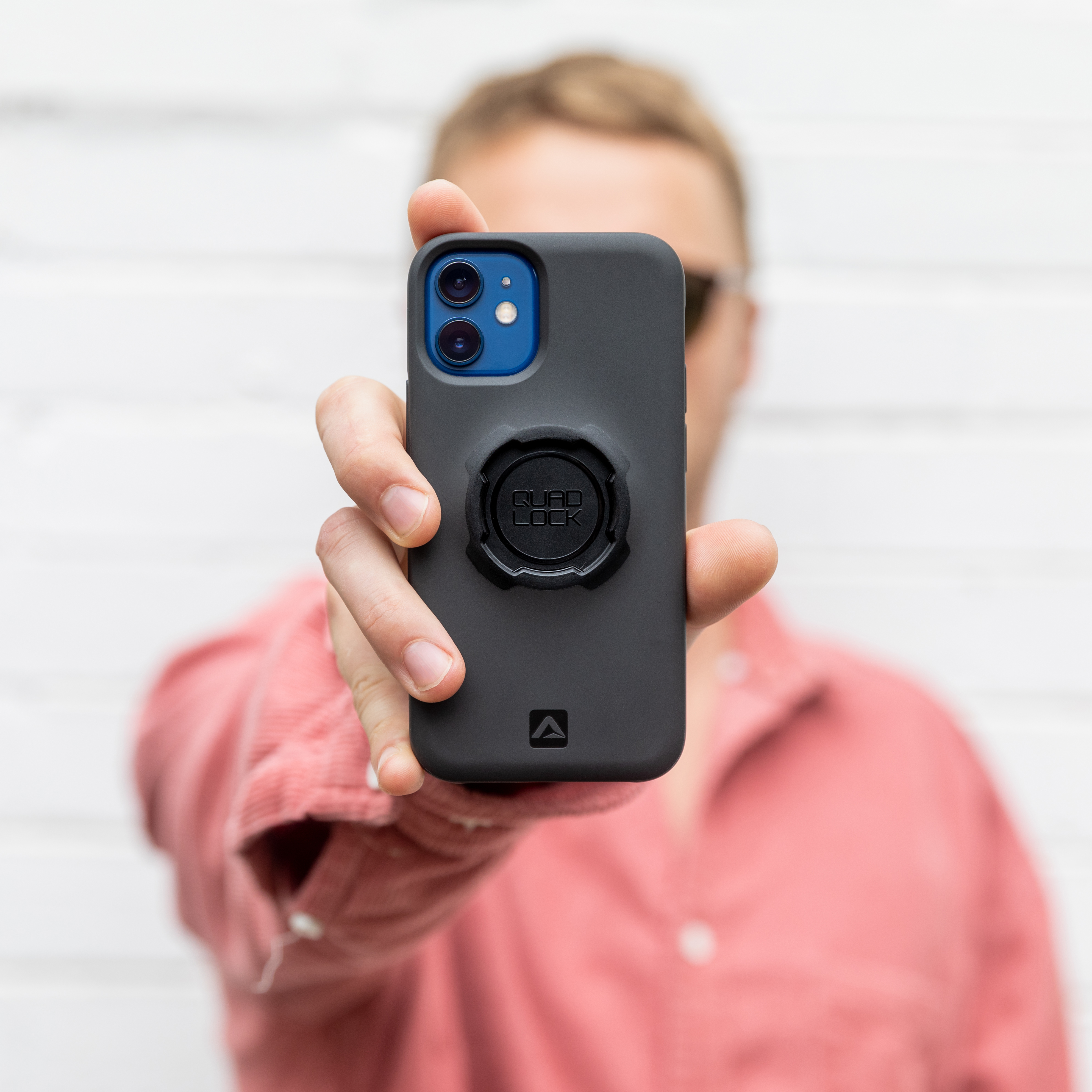 Чехол Quad Lock® Case для iPhone 13